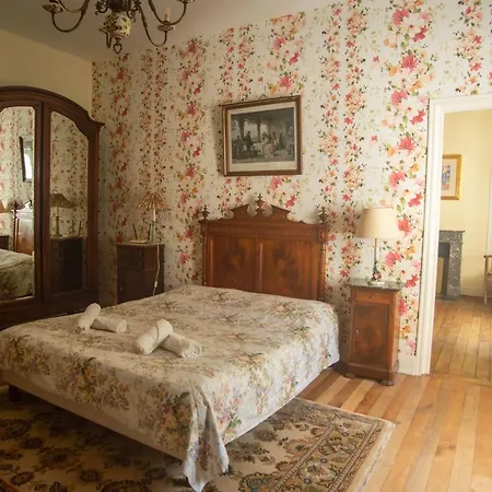 Chateau De Rhodes B&B