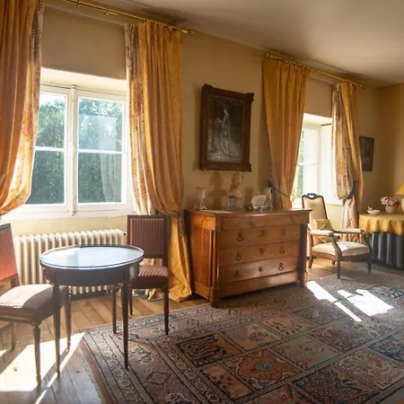 Chateau De Rhodes Bed & Breakfast